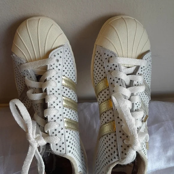 adidas gazelle silver green womens Men's adidas Superstar Shoes White IF1585 main image 0
